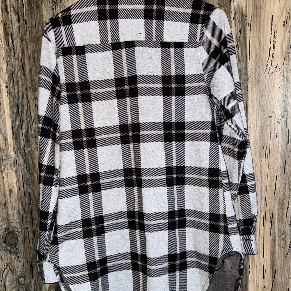 Oversized Plaid Button-Up - Picture 3 of 5